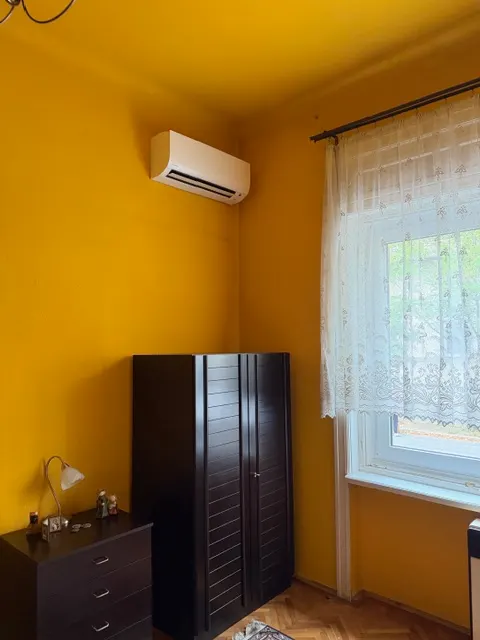 Beltéri klíma telepítése lakószobában