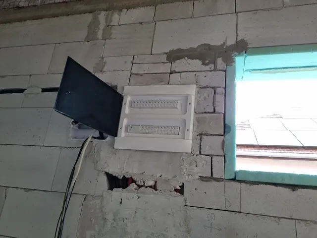Villamos elosztótábla kialakítása építés közben